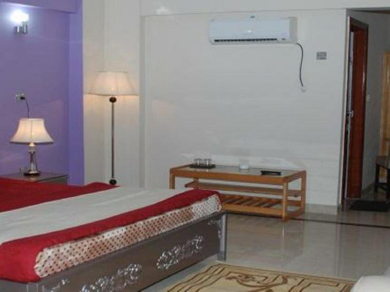 Mir Continental Hotel Музафарабад Екстериор снимка