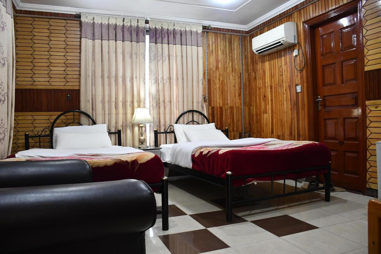 Mir Continental Hotel Музафарабад Екстериор снимка