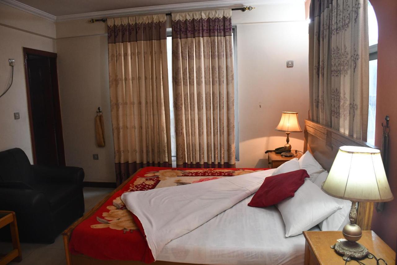 Mir Continental Hotel Музафарабад Екстериор снимка