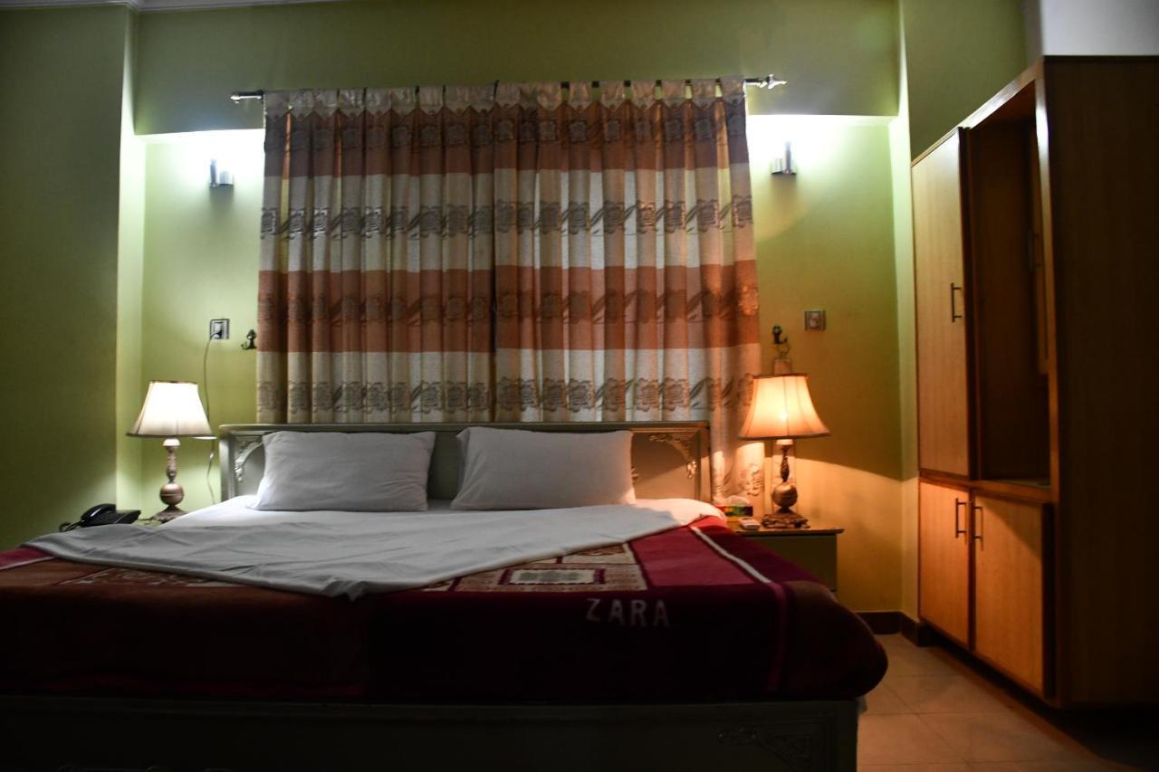 Mir Continental Hotel Музафарабад Екстериор снимка