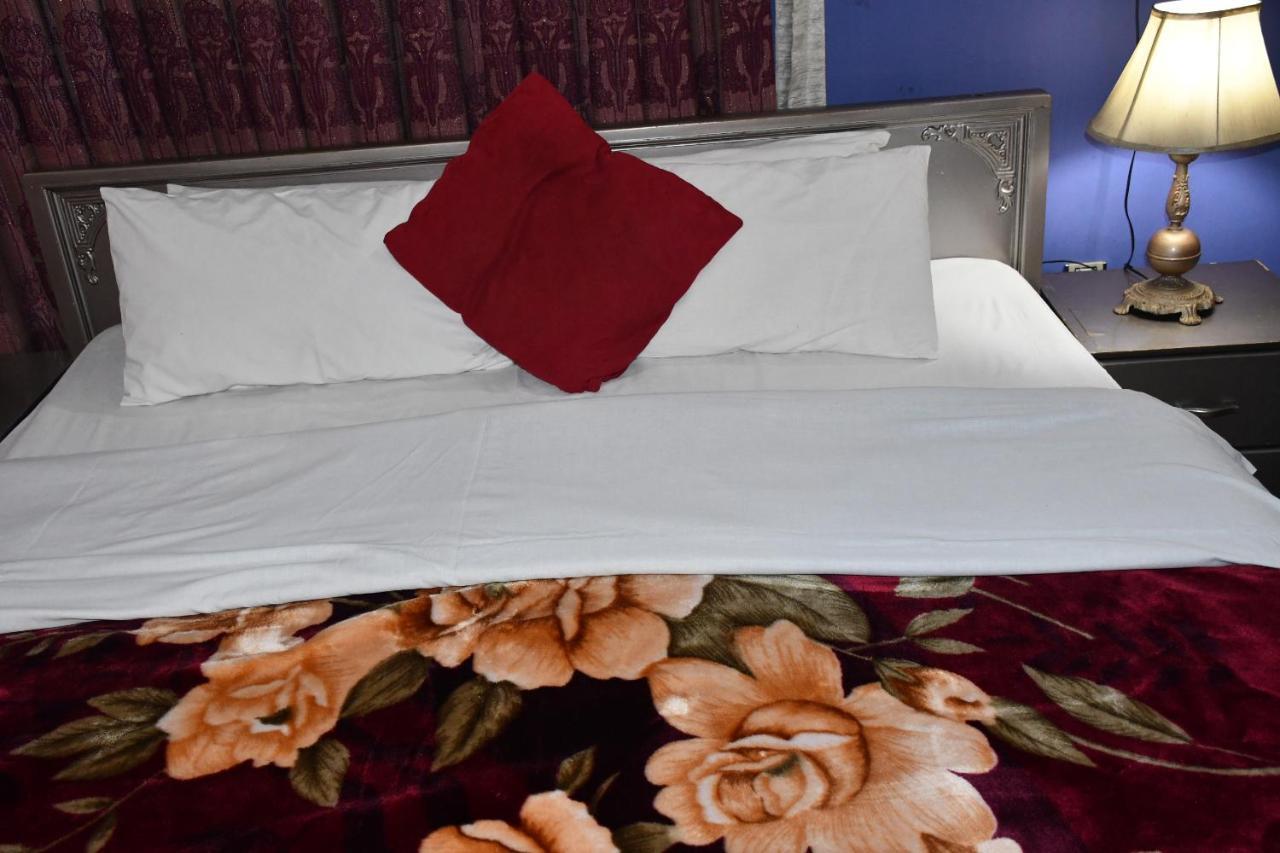 Mir Continental Hotel Музафарабад Екстериор снимка